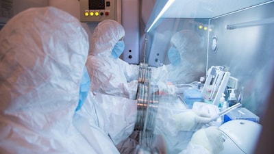 Lab workers at the Irkutsk Anti-Plague Research Institute of Siberia and Far East. The possibility of a plague case has raised global alarm. But should India be worried? File image/AP