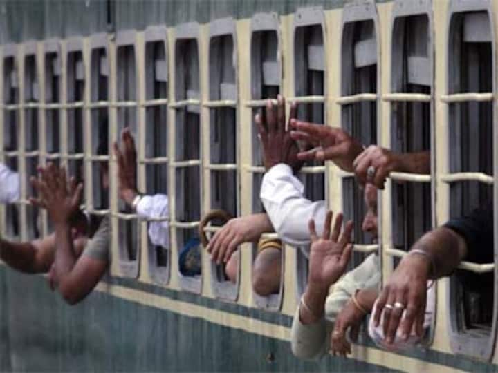 India repatriates four Pakistani prisoners, secures release of 370 Indian prisoners including 363 fishermen