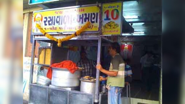 Taste of bygone Surat: rassawala khaman dhokla