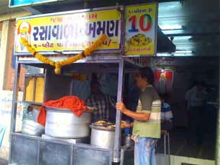 Taste of bygone Surat: rassawala khaman dhokla