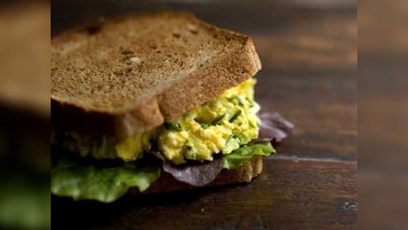 Brekker on the go: Egg salad sandwich
