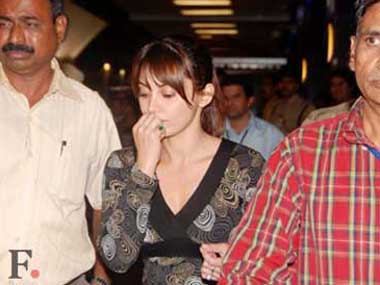 FP exclusive! Minissha Lamba walks out of Mumbai airport FP exclusive! Minissha Lamba walks out of Mumbai airport