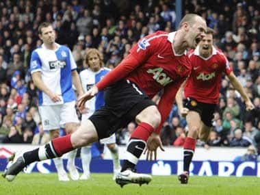 Rooney's spot kick earns United the title