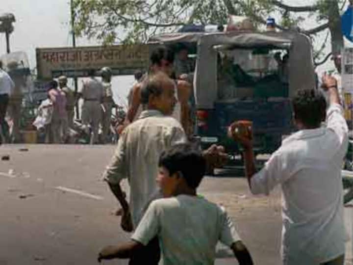 Dialogue of the deaf: Anatomy of an agitation Dialogue of the deaf: Anatomy of an agitation