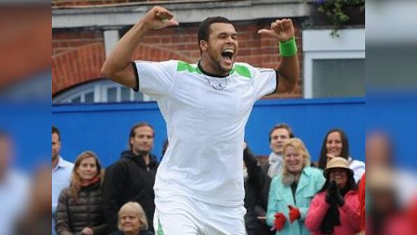 Tsonga beats Nadal at Queen's, Roddick roars on
