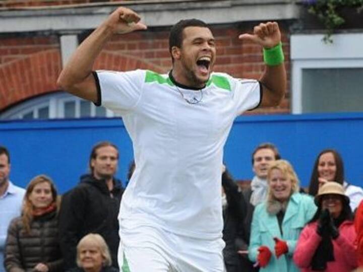 Tsonga beats Nadal at Queen's, Roddick roars on