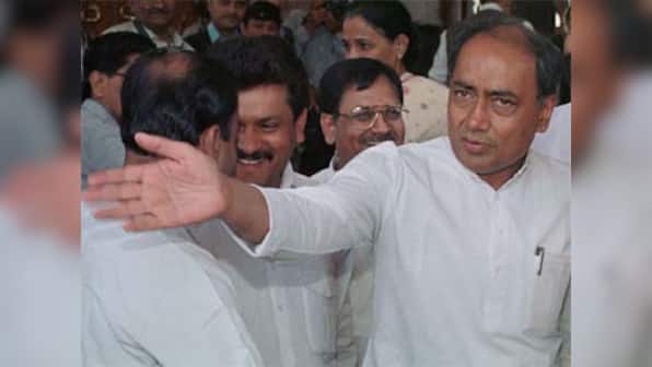 Cong unleashes loose cannon Digvijaya on Ramdev