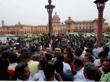 Team Anna, time's running out; opt for plan B Team Anna, time's running out; opt for plan B