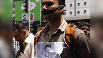 Journos begin relay hunger strike, seek CBI probe into J Dey murder