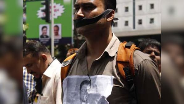 Journos begin relay hunger strike, seek CBI probe into J Dey murder
