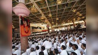 Love, lakhs and dhoka: Satya Sai trustee won't quit 