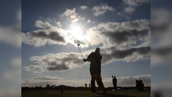Clarke leads Open as Fowler sparks American charge