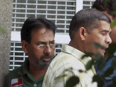 Cash-for-vote: Tihar welcomes Hindustani, Saxena Cash-for-vote: Tihar welcomes Hindustani, Saxena