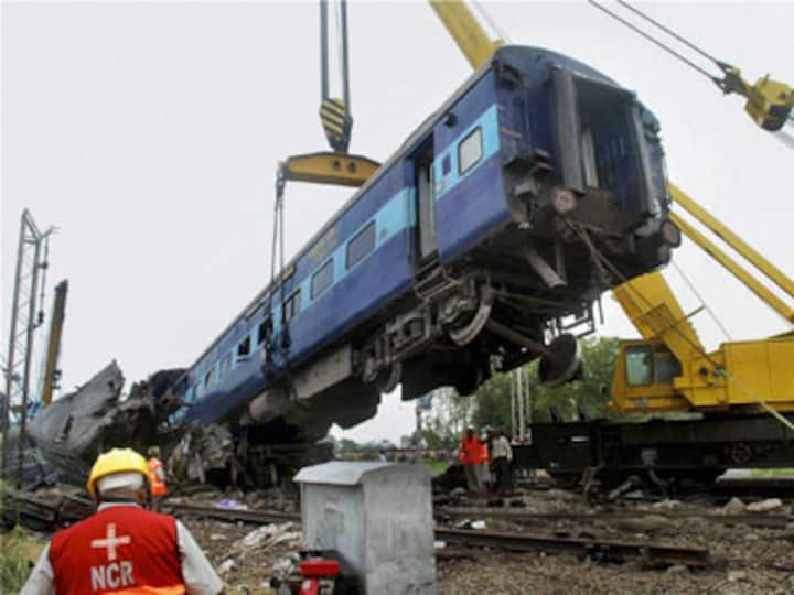 Trivedi offers jobs to kin of Kalka mail victims Trivedi offers jobs to kin of Kalka mail victims