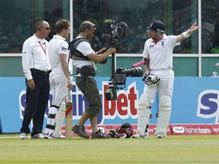 England pile on the agony through Bell and Co 