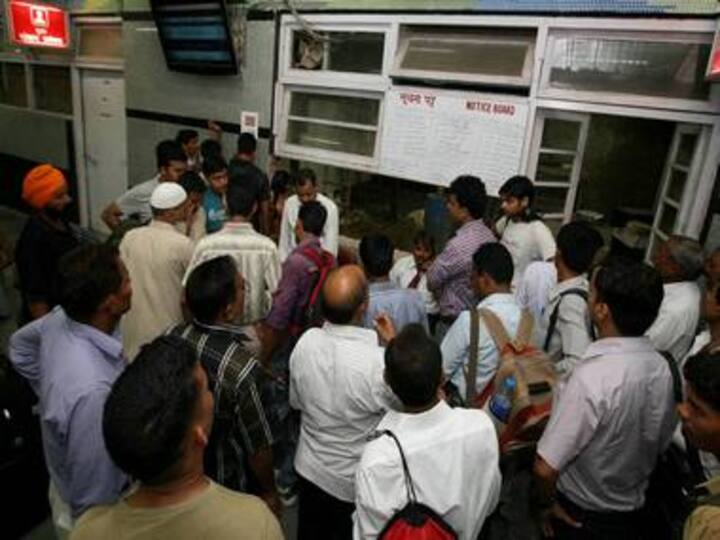 Survivors of Kalka Mail accident arrive in Delhi Survivors of Kalka Mail accident arrive in Delhi