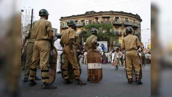 Kolkata postcard: dangerous dakus, red BB and policemen in tight pants