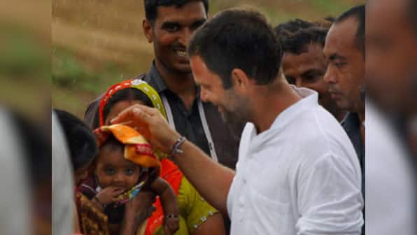 Rahul meets weavers during Purvanchal visit