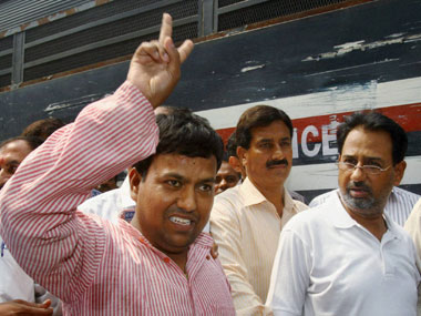 Delhi Police give Cong, SP clean chit in cash-for-vote scam Delhi Police give Cong, SP clean chit in cash-for-vote scam