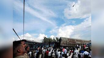 Railways rush to mend Delhi-Howrah route, toll reaches 68