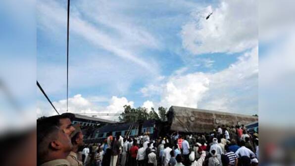 Railways rush to mend Delhi-Howrah route, toll reaches 68