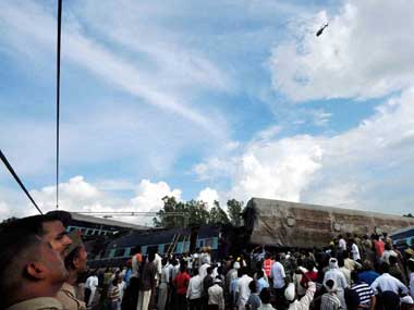 Railways rush to mend Delhi-Howrah route, toll reaches 68 Railways rush to mend Delhi-Howrah route, toll reaches 68