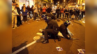 London Riots: BlackBerry boys and BlackBerry yobs