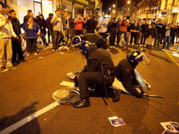 London Riots: BlackBerry boys and BlackBerry yobs