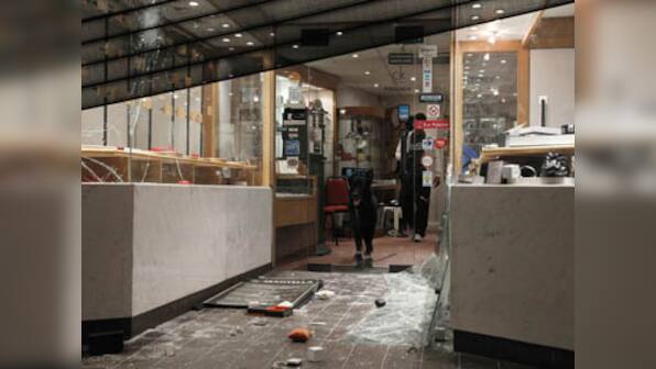 More violence in London: riots in Enfield, jewellery shops looted
