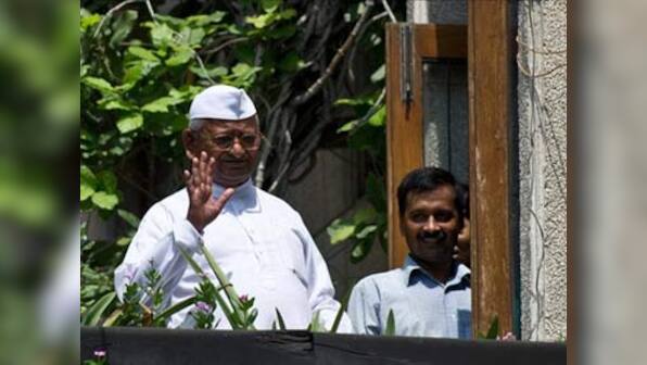 Uncivil showdown: It is team Anna vs govt, again