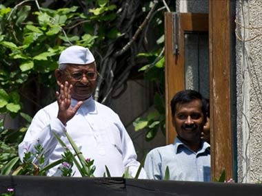 Uncivil showdown: It is team Anna vs govt, again Uncivil showdown: It is team Anna vs govt, again