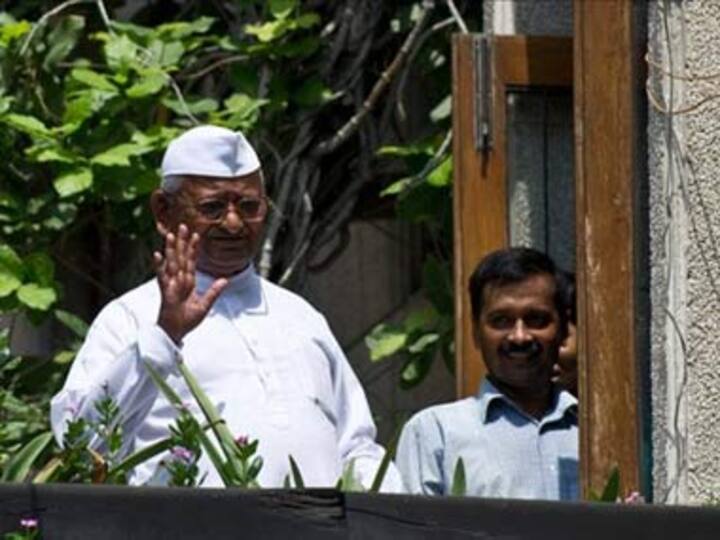 Uncivil showdown: It is team Anna vs govt, again