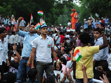 Delhi sun spoils the fun for Anna supporters Delhi sun spoils the fun for Anna supporters