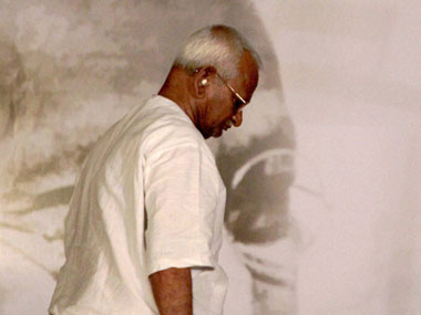 Showdown imminent as gulf between govt, Anna widens     Showdown imminent as gulf between govt, Anna widens