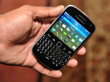 Should you buy the new BlackBerry Bold 9900? Should you buy the new BlackBerry Bold 9900?