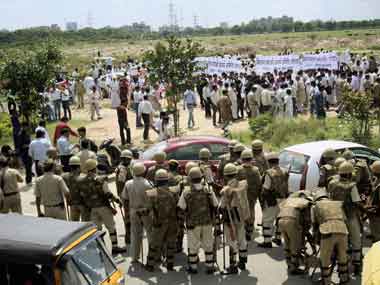 Damning video shows state police fired directly at unarmed farmers Damning video shows state police fired directly at unarmed farmers