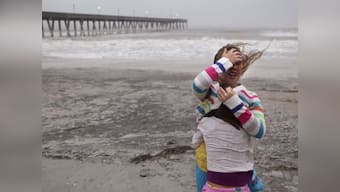 Hurricane Irene hits US, tens of thousands forced out of homes