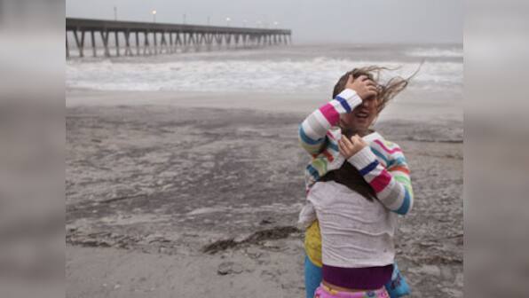 Hurricane Irene hits US, tens of thousands forced out of homes