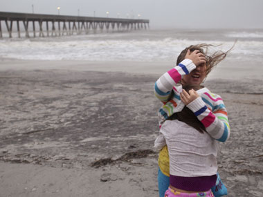 Hurricane Irene hits US, tens of thousands forced out of homes Hurricane Irene hits US, tens of thousands forced out of homes