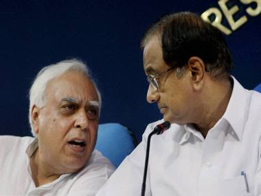 On Anna, UPA swings between suicide and sanity On Anna, UPA swings between suicide and sanity