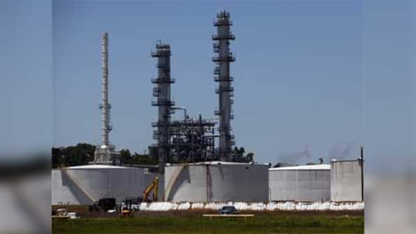 Oil hovers above $85 as US refineries survive hurricane