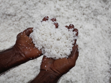 Rs 500, Rs 1,000 note ban: Lack of small denomination currency push salt price up, trigger panic buying Rs 500, Rs 1,000 note ban: Lack of small denomination currency push salt price up, trigger panic buying