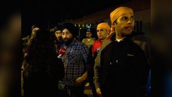 London riots: Armed Sikhs protect Gurudwara