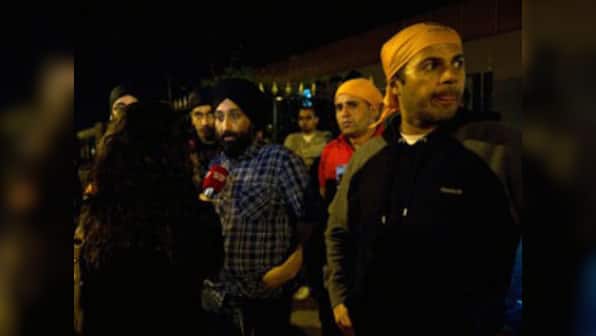 London riots: Armed Sikhs protect Gurudwara