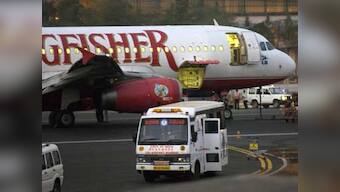 Weak rupee harms airlines' stocks
