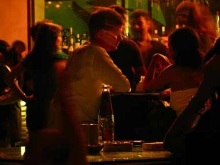 A dummy's guide to Bandra's low-budget watering holes