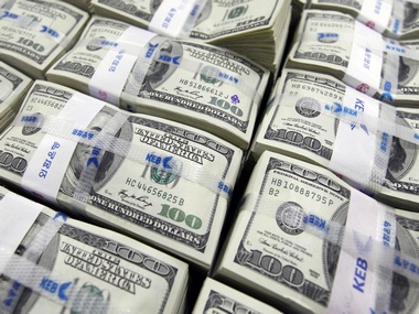 Dollar gets its bang back, pushes rupee down to 1-yr low Dollar gets its bang back, pushes rupee down to 1-yr low