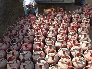 Govt puts off LPG meet, but price hike looks real Govt puts off LPG meet, but price hike looks real