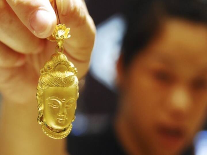 Dollar can't defy gravity, gold is getting its shine back Dollar can't defy gravity, gold is getting its shine back