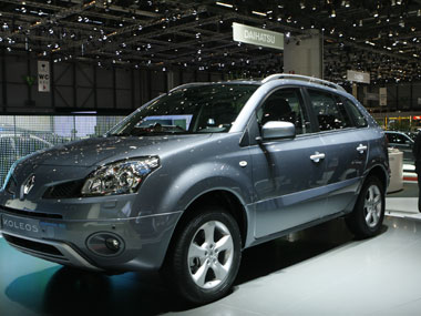 Renault in premium SUV race, Koleos debuts at Rs 23 lakh Renault in premium SUV race, Koleos debuts at Rs 23 lakh